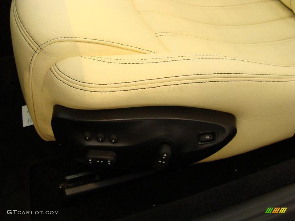 2011 Maserati GranTurismo Convertible GranCabrio Controls Photo #42023025