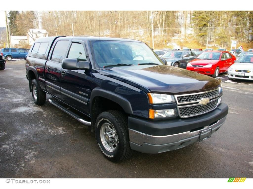 2005 Silverado 2500HD LS Crew Cab 4x4 - Dark Blue Metallic / Dark Charcoal photo #17