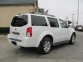 Avalanche White - Pathfinder SE Photo No. 6
