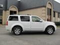 Avalanche White - Pathfinder SE Photo No. 7