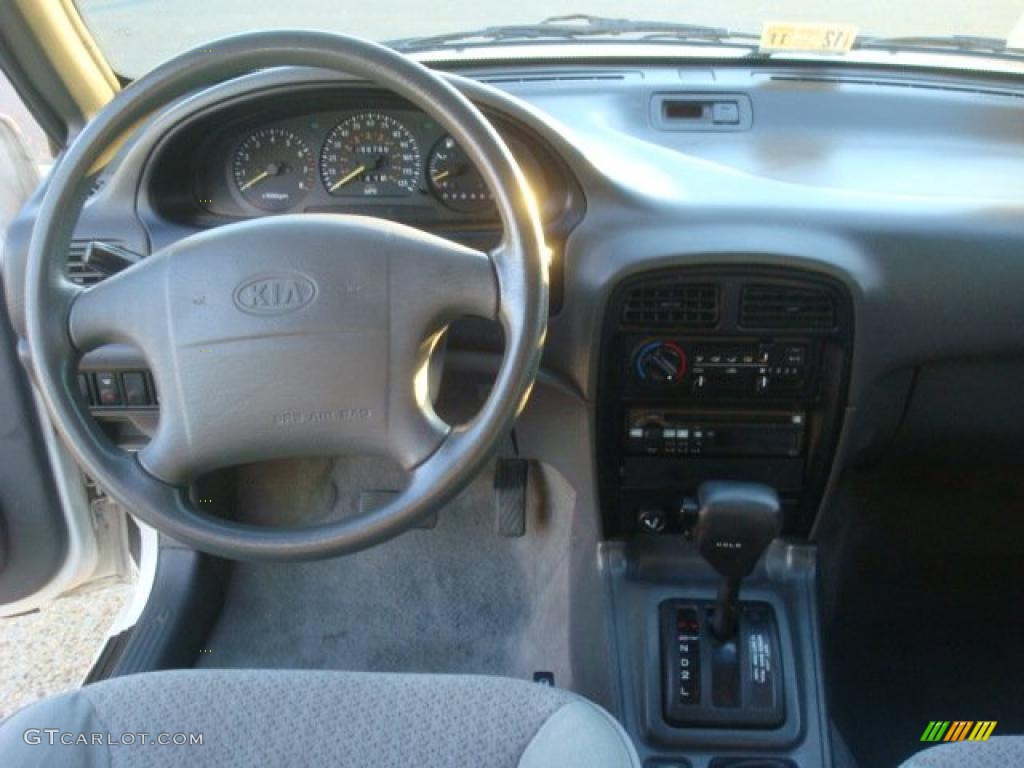 1997 Sportage 4x4 - Crystal White / Beige photo #11