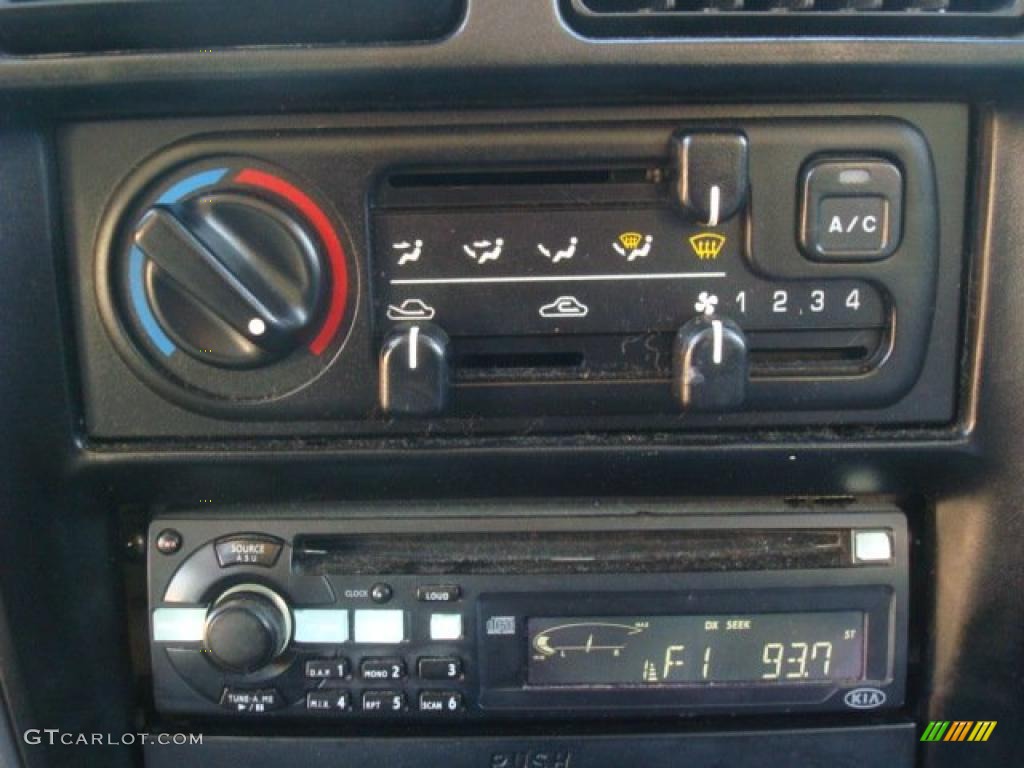 1997 Sportage 4x4 - Crystal White / Beige photo #13