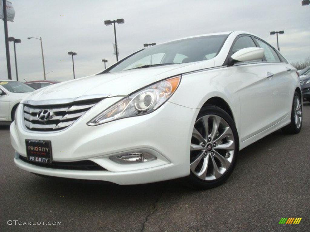 2011 Sonata SE - Pearl White / Black photo #1