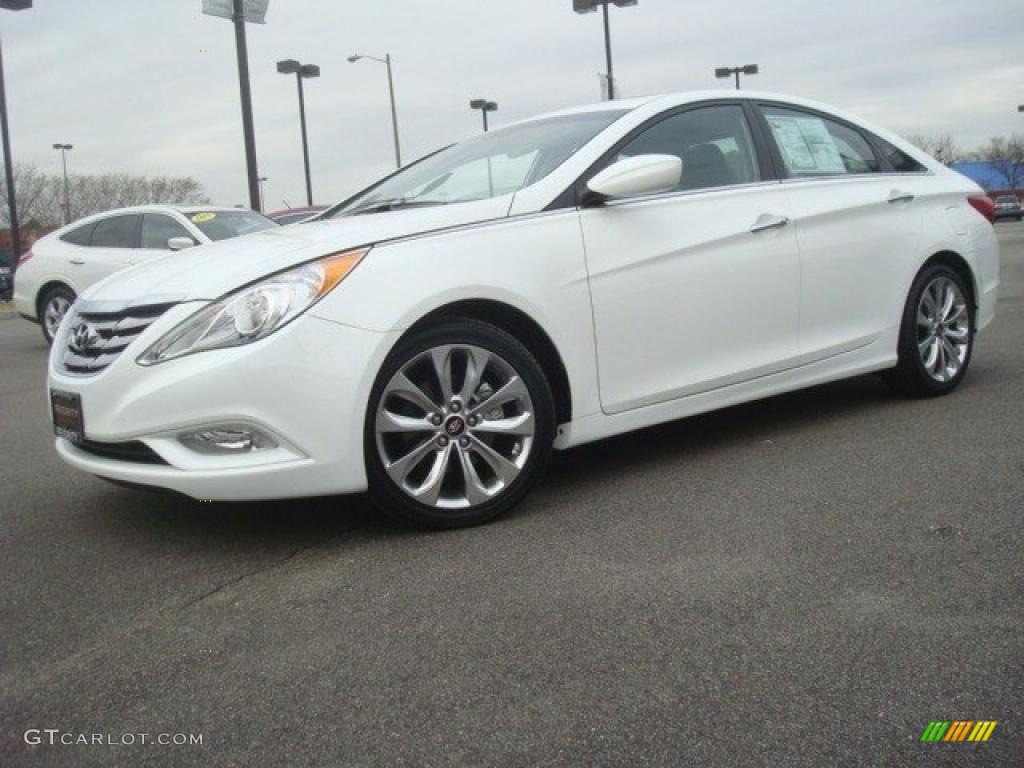 2011 Sonata SE - Pearl White / Black photo #2