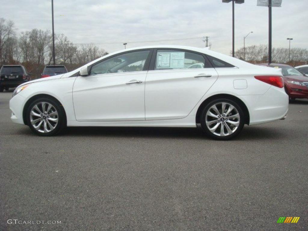 2011 Sonata SE - Pearl White / Black photo #3