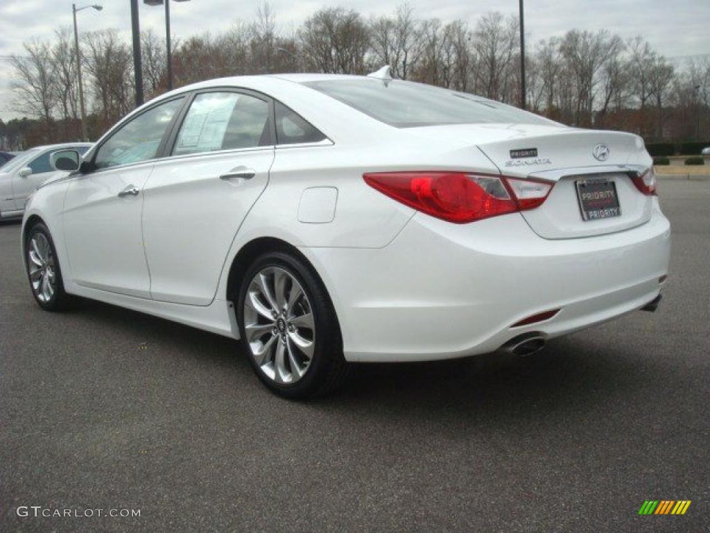 2011 Sonata SE - Pearl White / Black photo #4