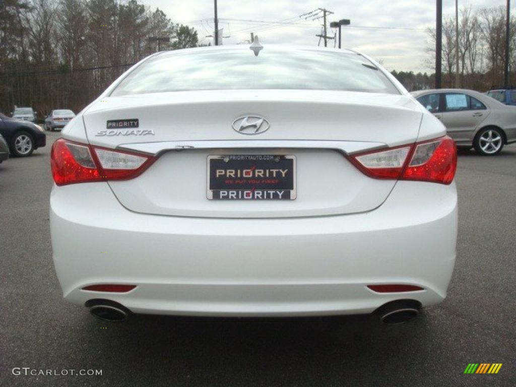 2011 Sonata SE - Pearl White / Black photo #5