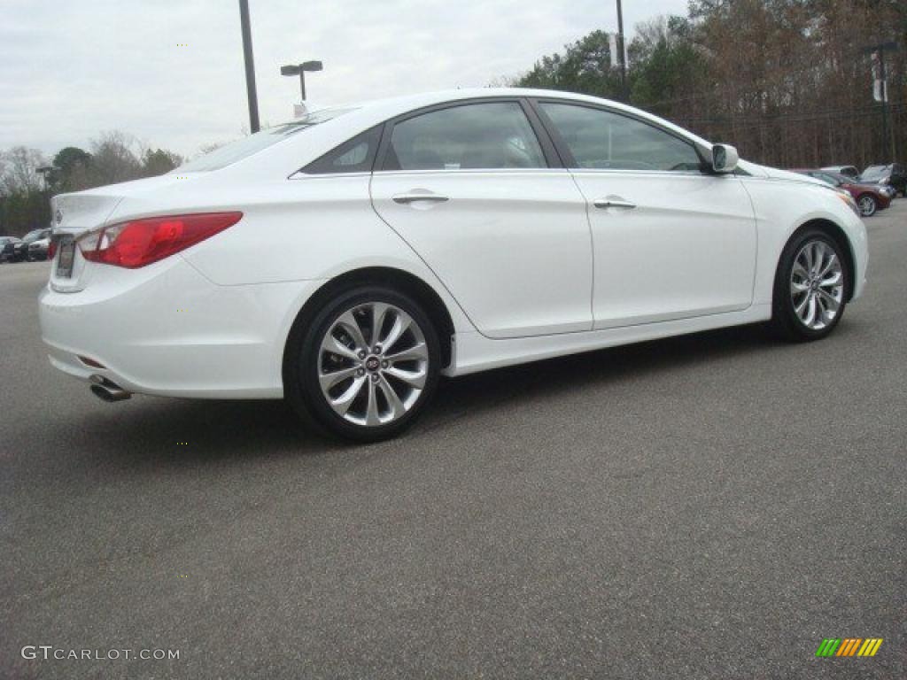 2011 Sonata SE - Pearl White / Black photo #6
