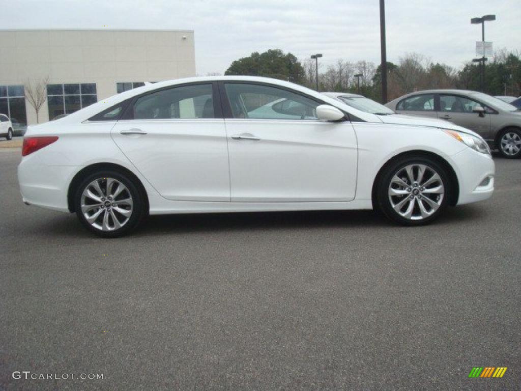 2011 Sonata SE - Pearl White / Black photo #7