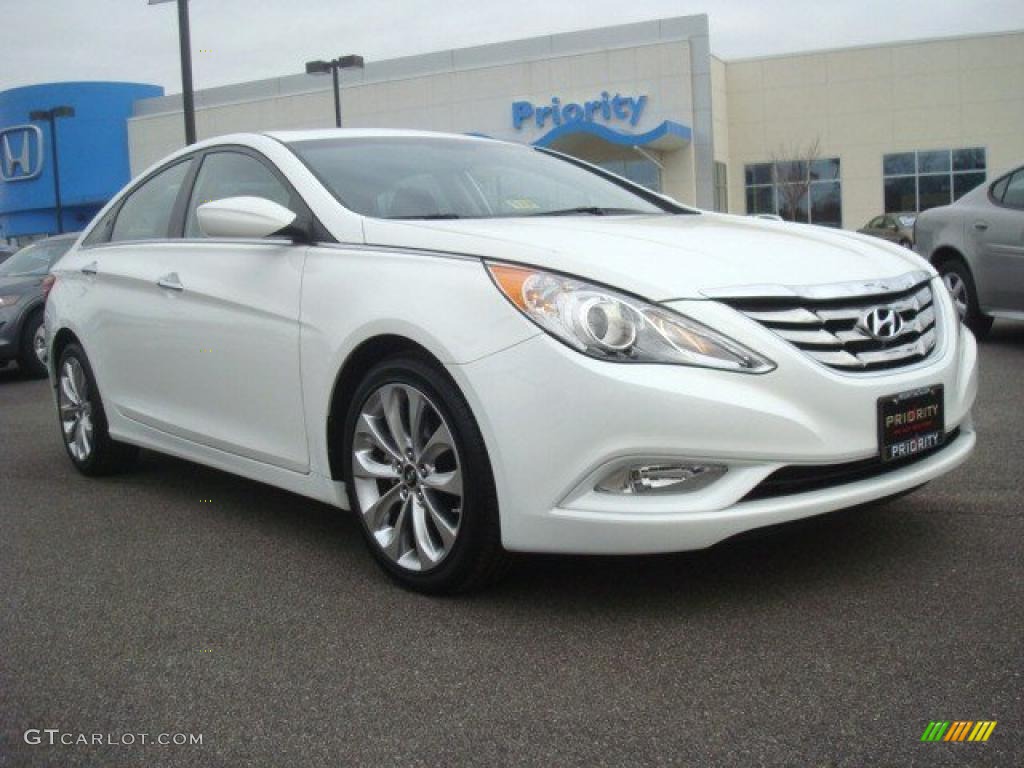 2011 Sonata SE - Pearl White / Black photo #8