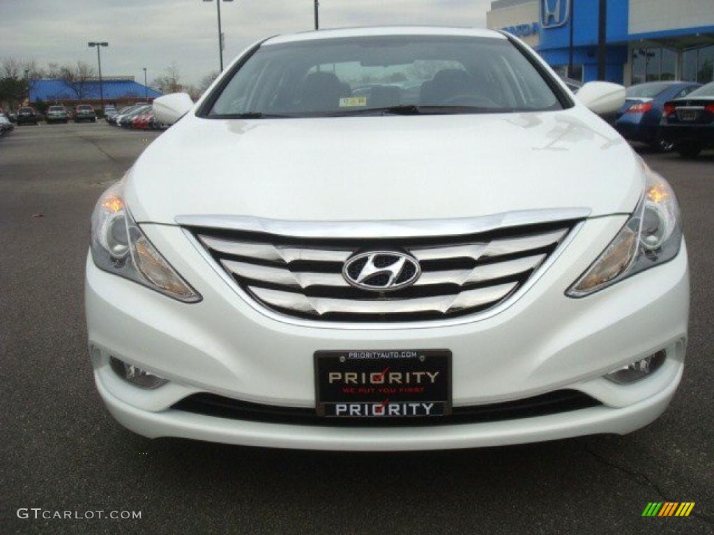 2011 Sonata SE - Pearl White / Black photo #9