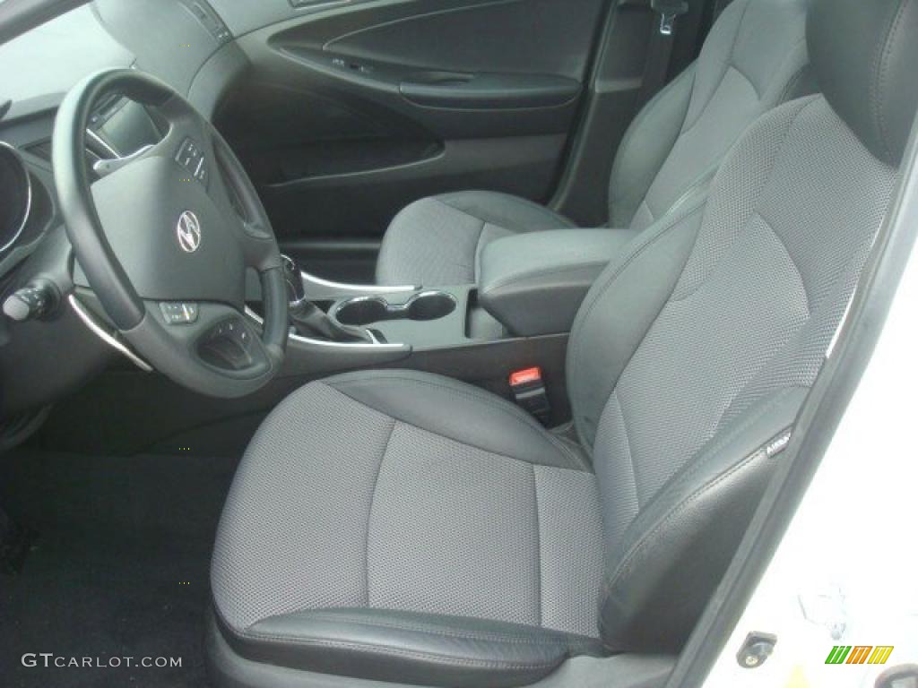 2011 Sonata SE - Pearl White / Black photo #10
