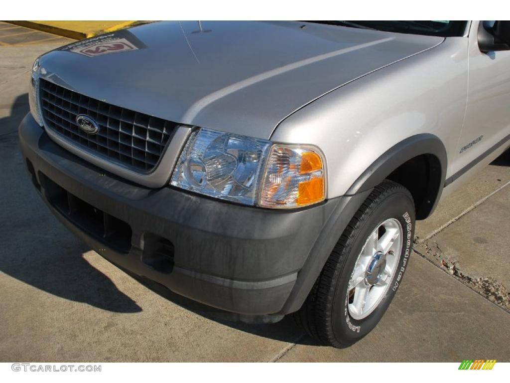 2004 Explorer XLS - Silver Birch Metallic / Graphite photo #9
