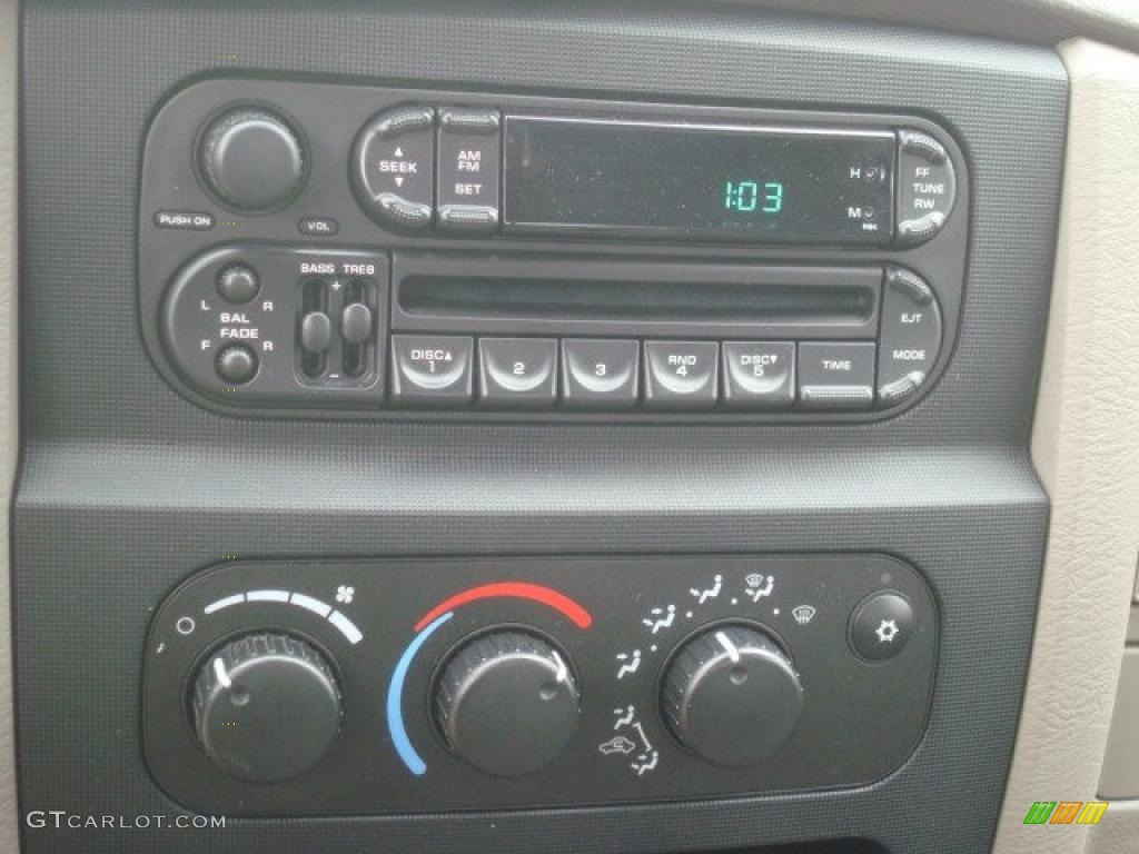 2004 Dodge Ram 1500 SLT Regular Cab Controls Photo #42044616