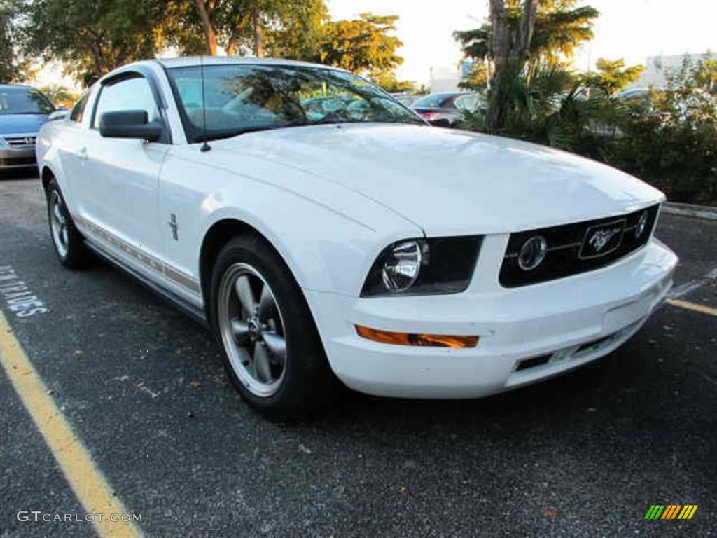 2006 Mustang V6 Deluxe Coupe - Performance White / Light Parchment photo #1
