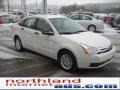 White Suede - Focus SE Sedan Photo No. 4