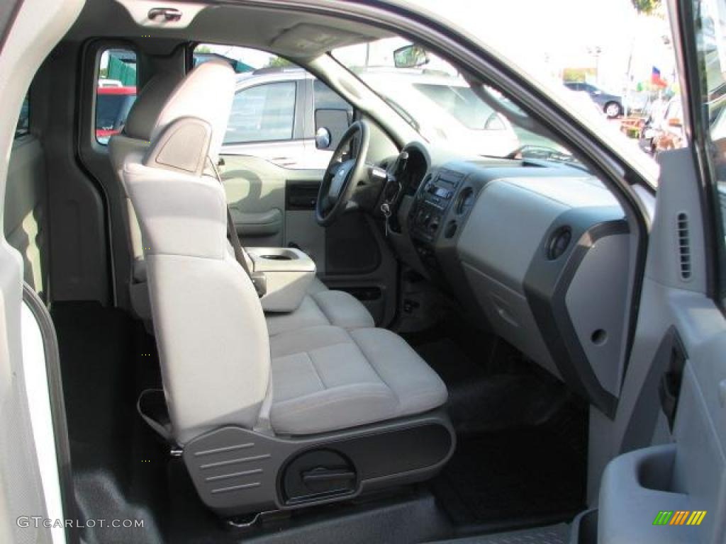 2004 F150 STX Regular Cab - Oxford White / Dark Flint photo #14