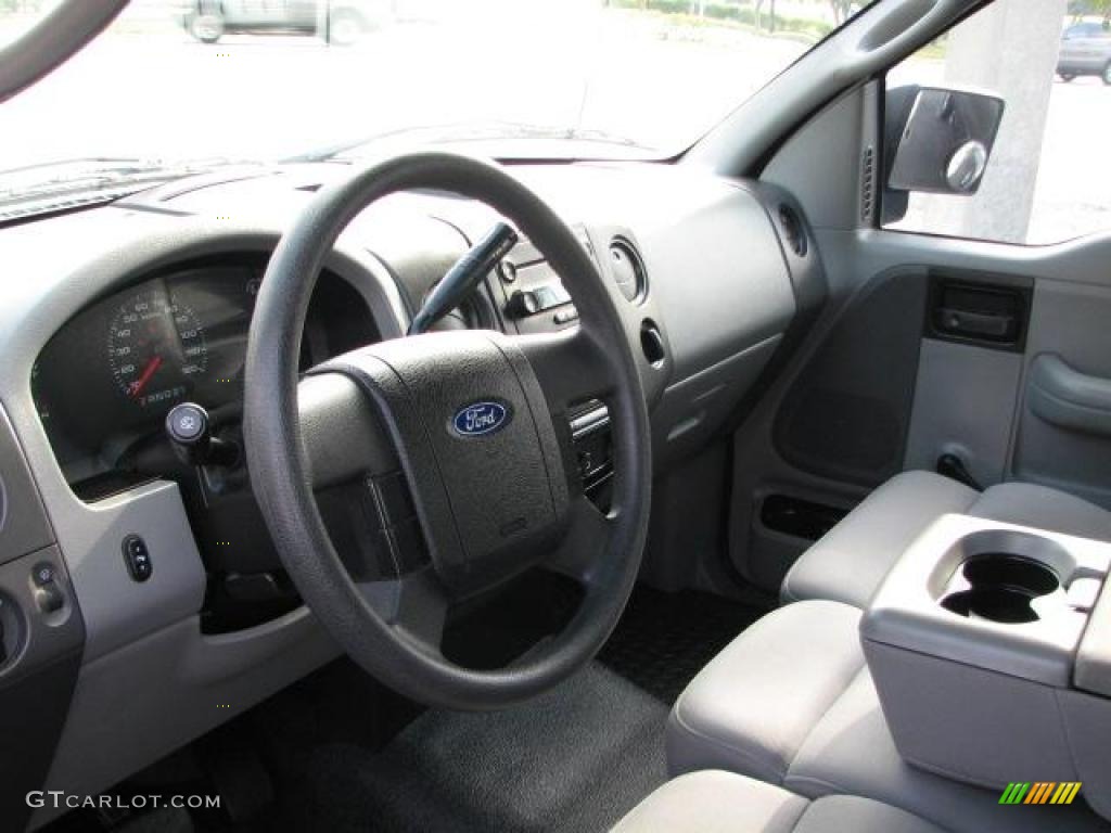 2004 F150 STX Regular Cab - Oxford White / Dark Flint photo #15