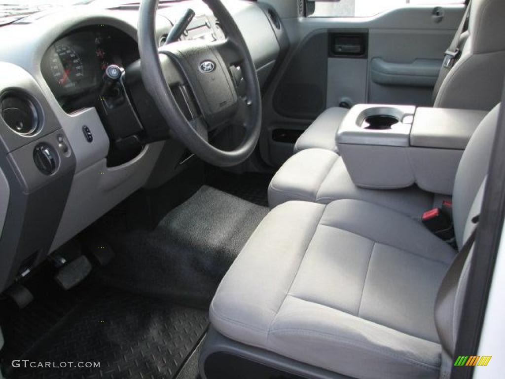 2004 F150 STX Regular Cab - Oxford White / Dark Flint photo #20