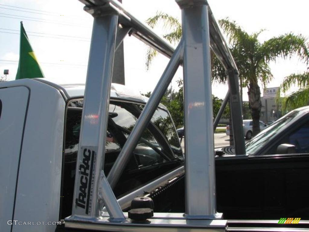 2004 F150 STX Regular Cab - Oxford White / Dark Flint photo #24