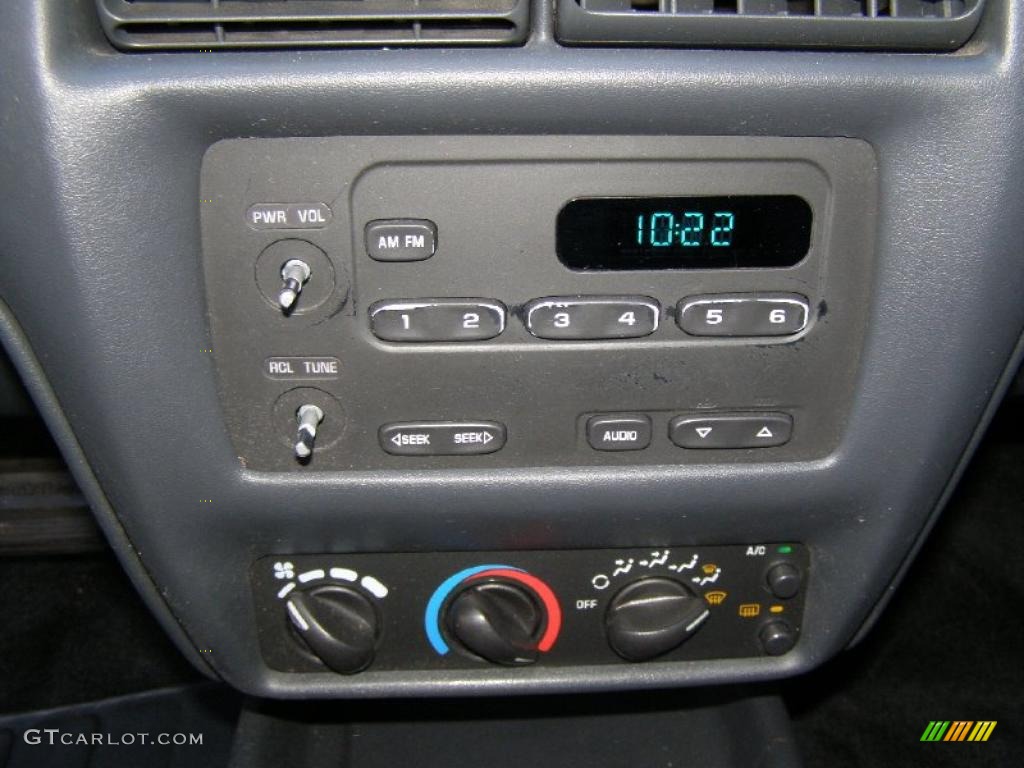 2001 Chevrolet Cavalier Sedan Controls Photo #42071451