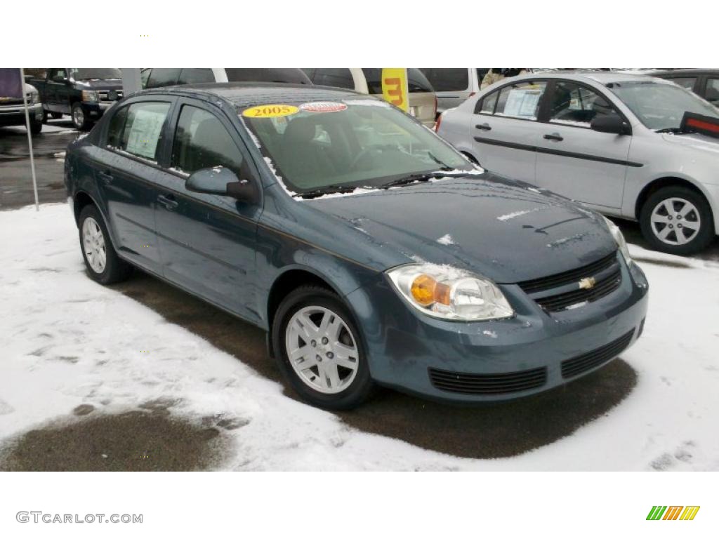 2005 Cobalt LS Sedan - Blue Granite Metallic / Gray photo #2