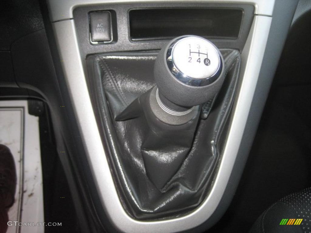 2010 Pontiac Vibe 1.8L 5 Speed Manual Transmission Photo #42080735
