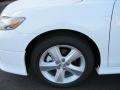 Super White - Camry SE Photo No. 9
