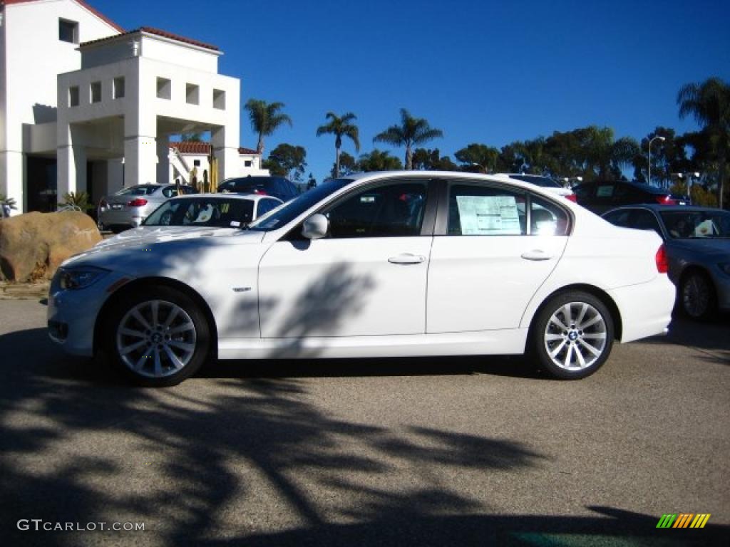 2011 3 Series 328i Sedan - Alpine White / Black photo #2