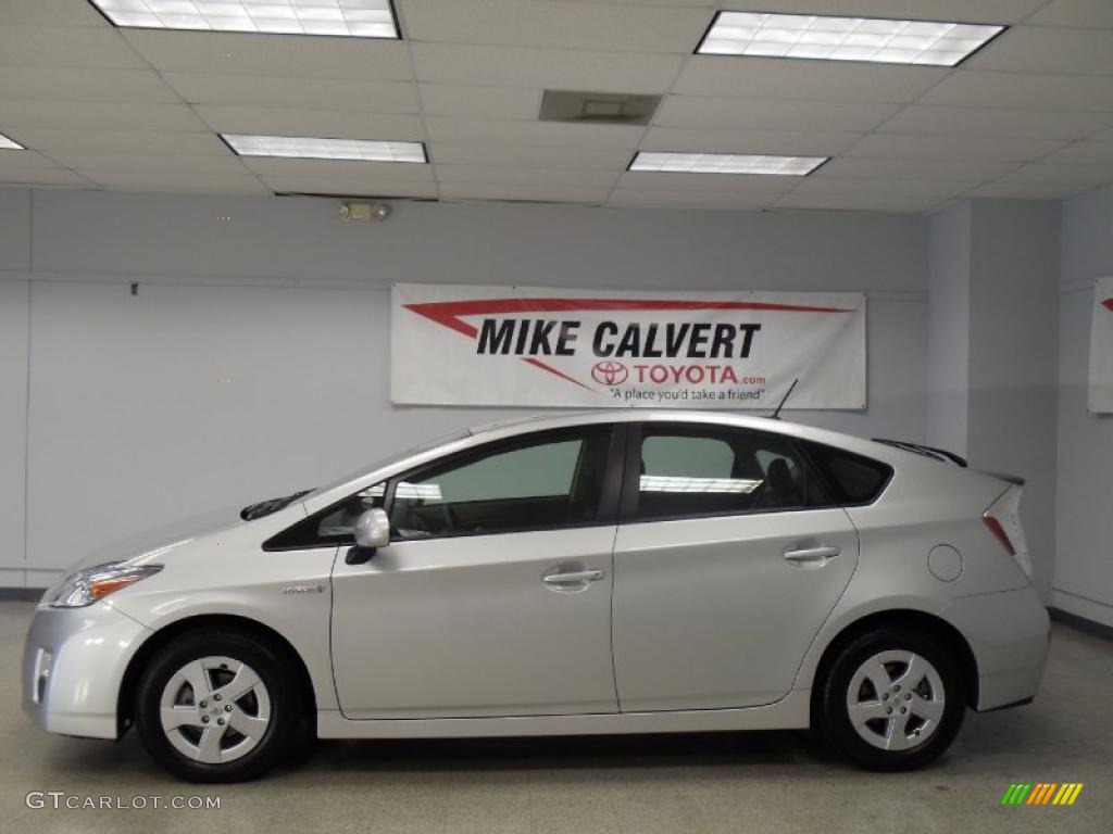 2010 Prius Hybrid III - Classic Silver Metallic / Dark Gray photo #4