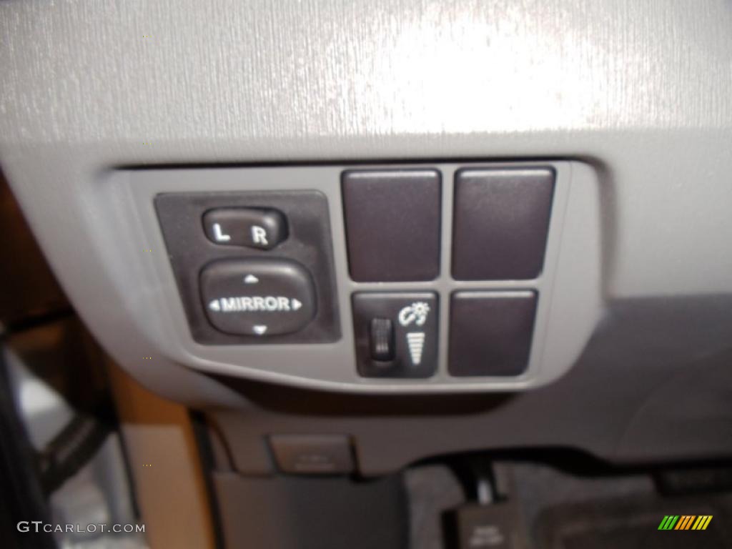 2010 Prius Hybrid III - Classic Silver Metallic / Dark Gray photo #24