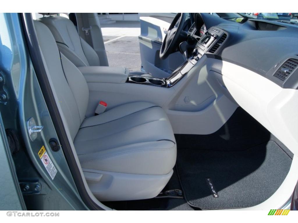 Ivory Interior 2010 Toyota Venza I4 Photo #42097412
