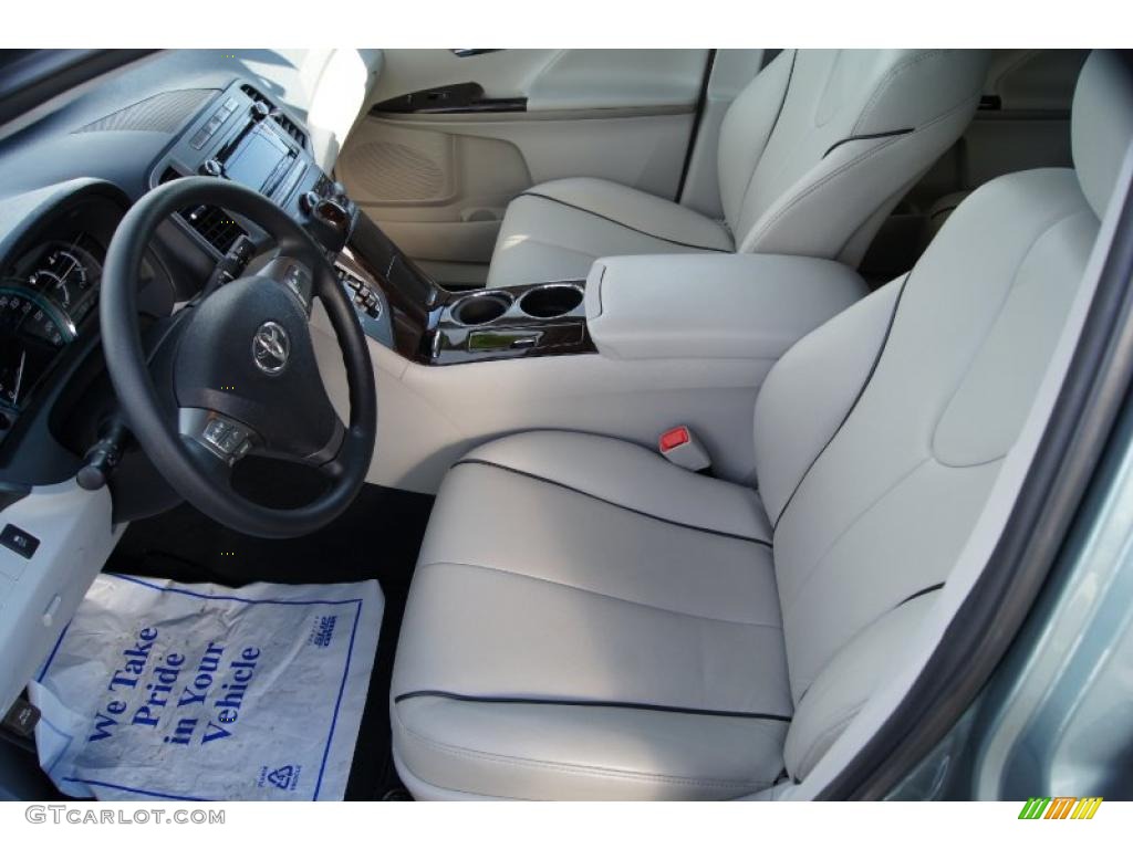 Ivory Interior 2010 Toyota Venza I4 Photo #42097472