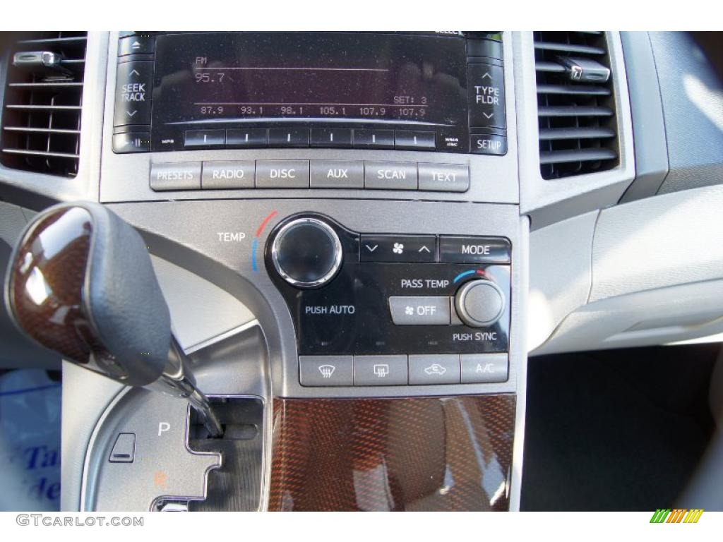 2010 Toyota Venza I4 Controls Photo #42097532
