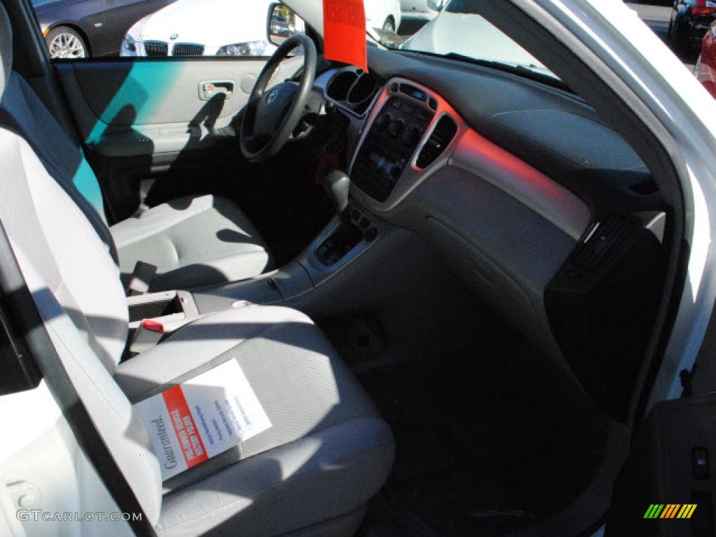 2004 Highlander V6 4WD - Super White / Ash photo #4
