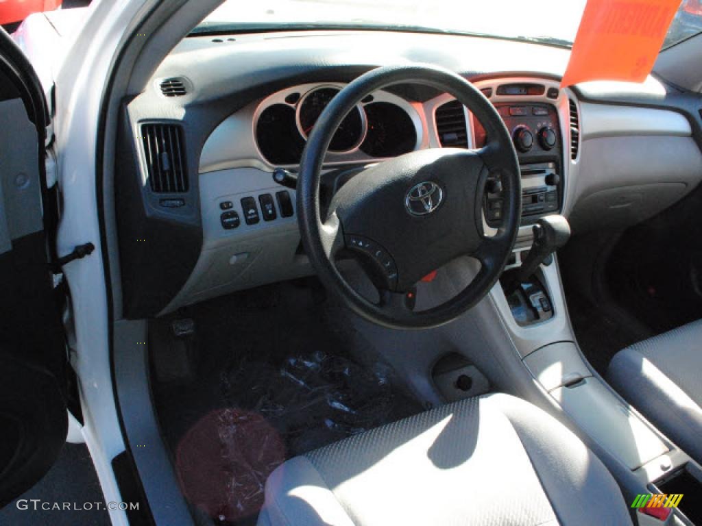 2004 Highlander V6 4WD - Super White / Ash photo #15