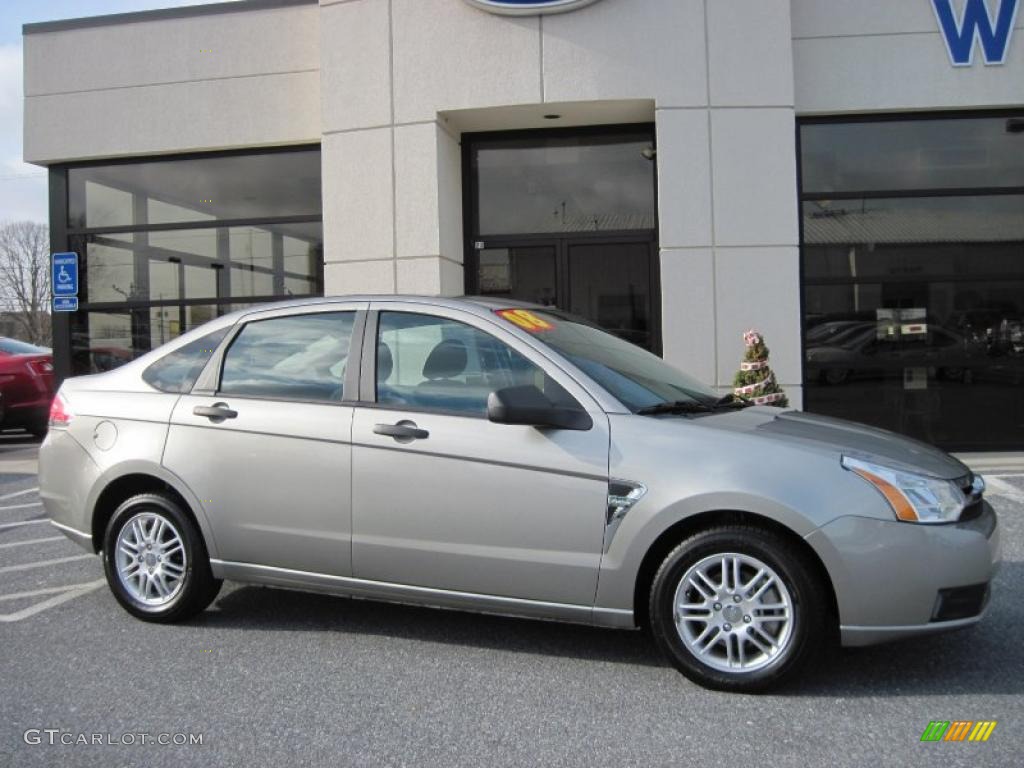 2008 Focus SE Sedan - Vapor Silver Metallic / Charcoal Black photo #1