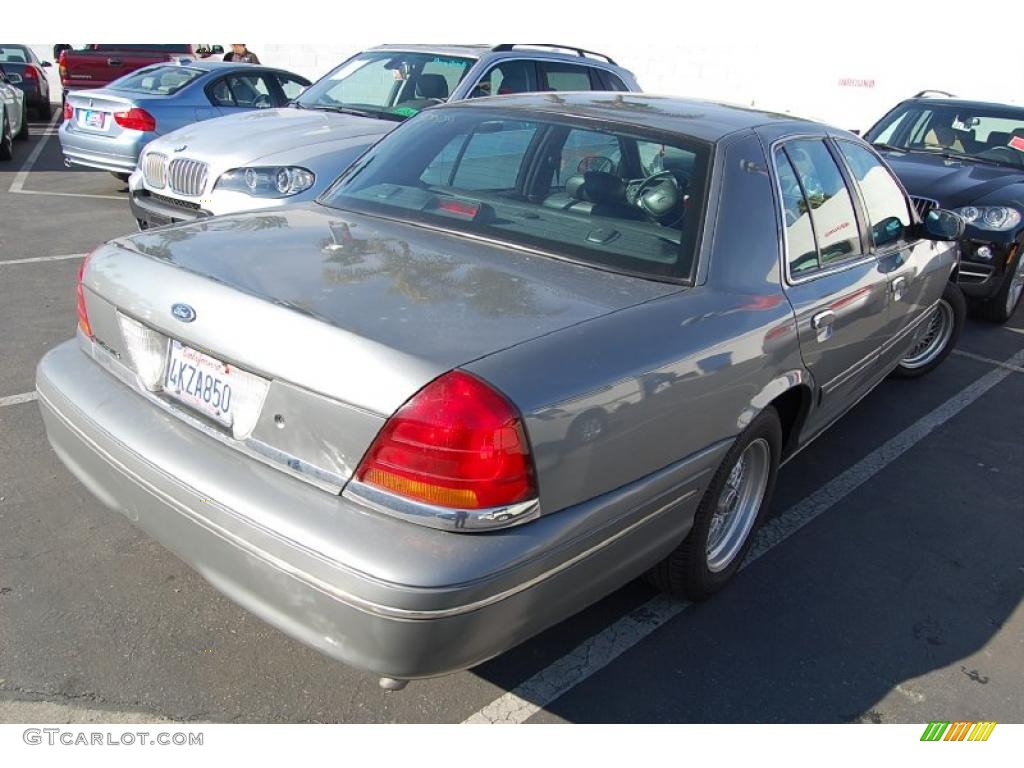 2000 Crown Victoria LX Sedan - Medium Grey Metallic / Dark Charcoal photo #3