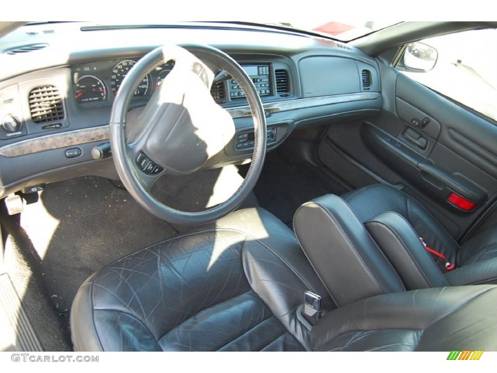 2000 Crown Victoria LX Sedan - Medium Grey Metallic / Dark Charcoal photo #4