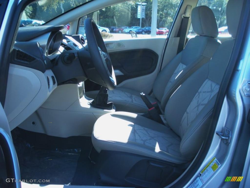 Light Stone/Charcoal Black Cloth Interior 2011 Ford Fiesta SE Sedan Photo #42111841
