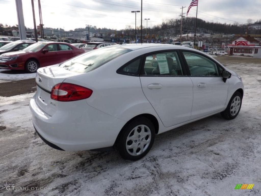 2011 Fiesta S Sedan - Oxford White / Light Stone/Charcoal Black Cloth photo #4