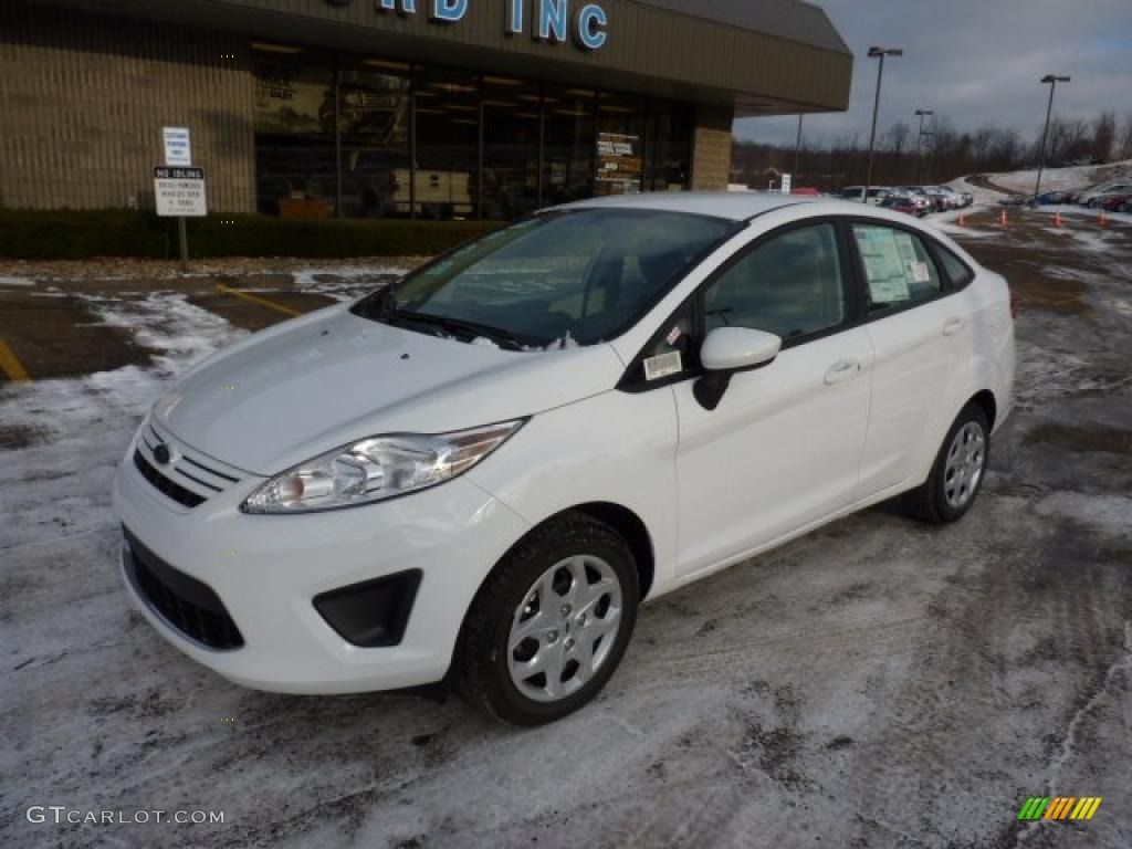 2011 Fiesta S Sedan - Oxford White / Light Stone/Charcoal Black Cloth photo #8