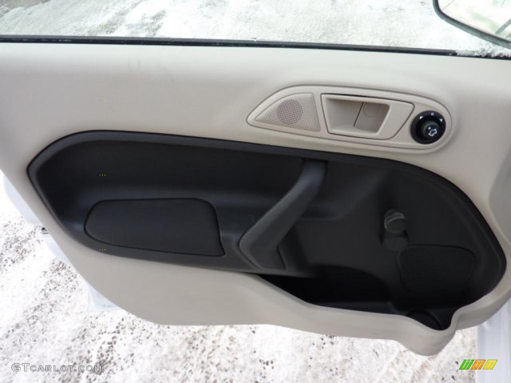 2011 Fiesta S Sedan - Oxford White / Light Stone/Charcoal Black Cloth photo #12