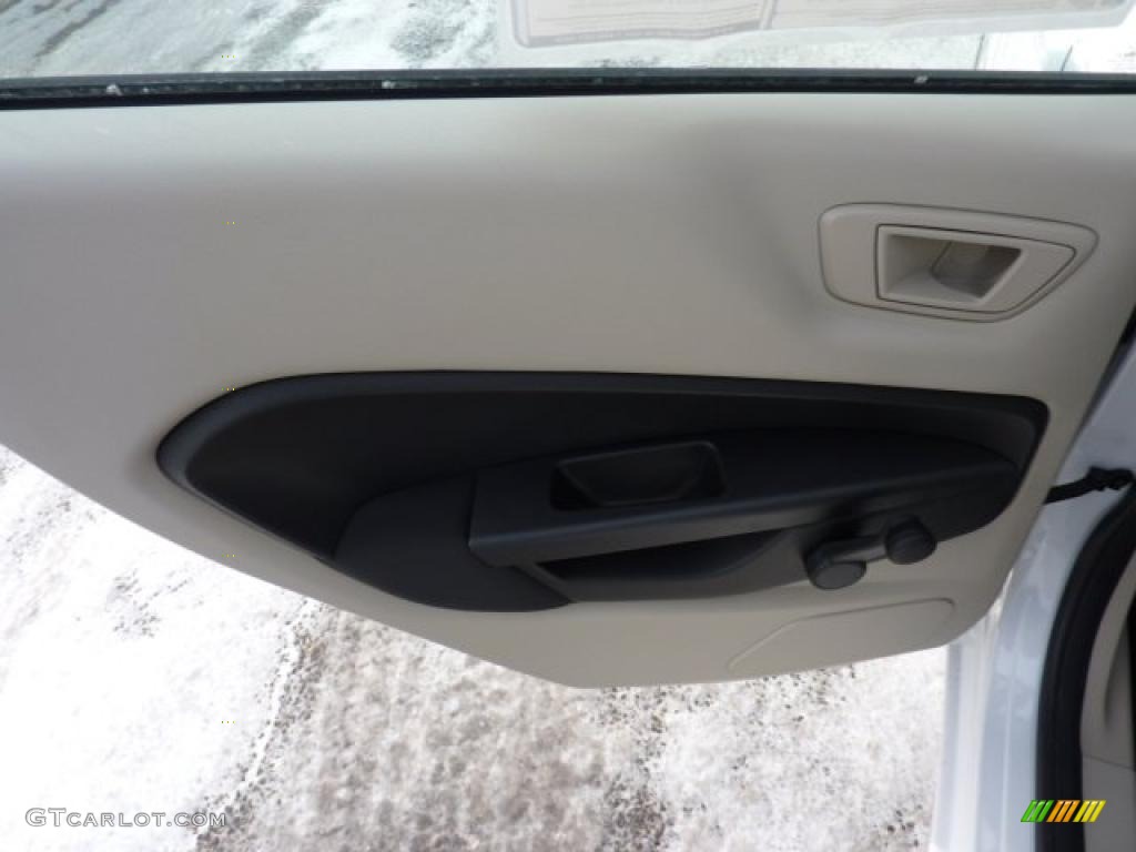 2011 Fiesta S Sedan - Oxford White / Light Stone/Charcoal Black Cloth photo #14