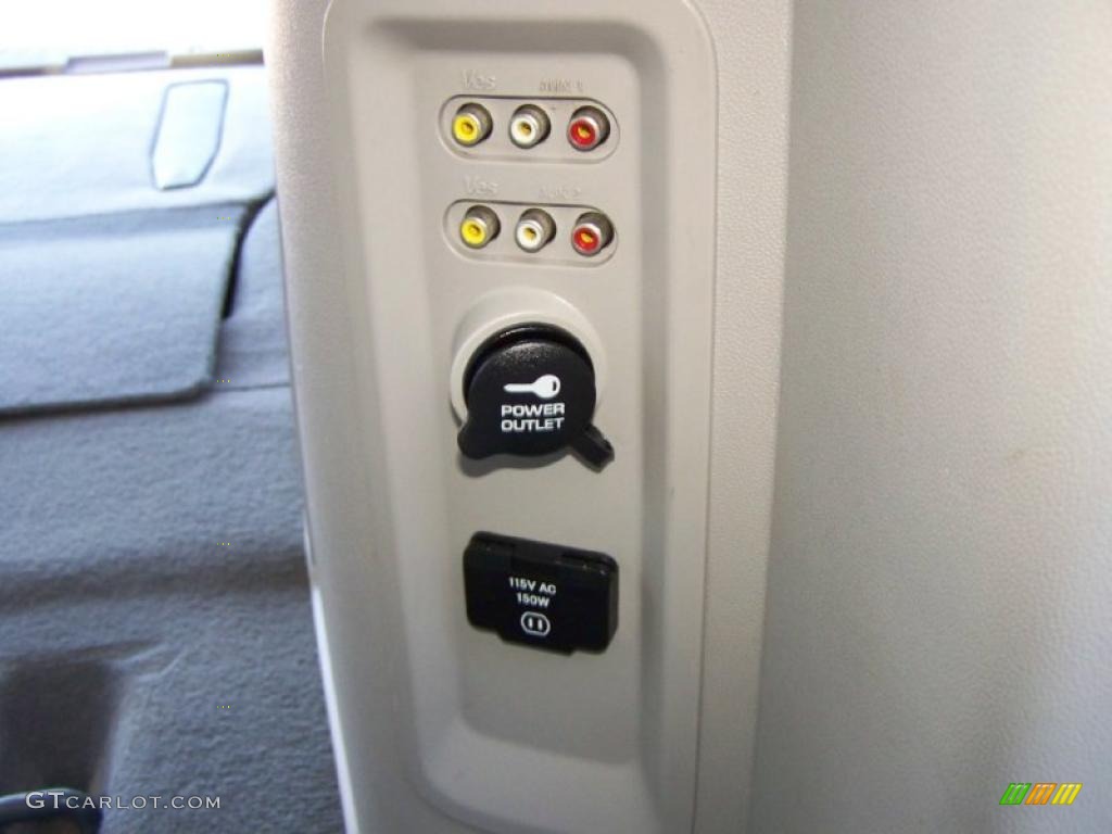 2008 Chrysler Town & Country Touring Controls Photo #42114949