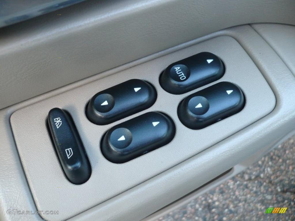 2002 Mercury Sable GS Wagon Controls Photo #42116385