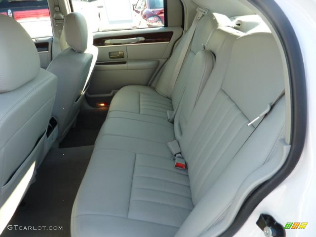 Medium Light Stone Interior 2007 Lincoln Town Car Signature Photo #42119166