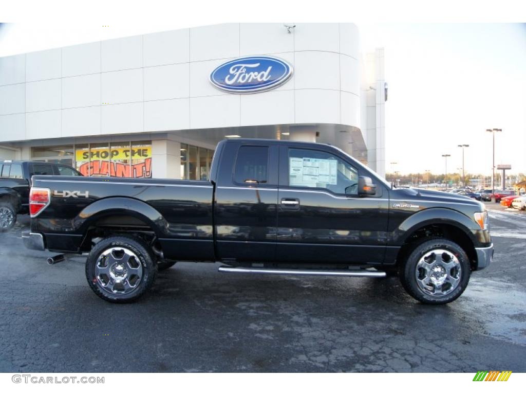 2011 F150 XLT SuperCab 4x4 - Tuxedo Black Metallic / Steel Gray photo #2