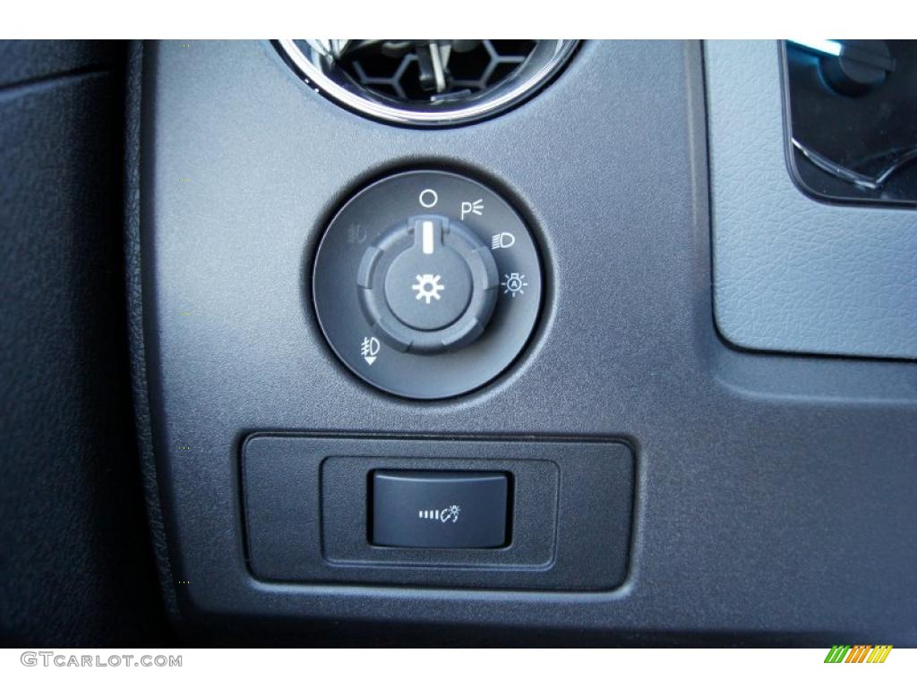 2011 Ford F150 XLT SuperCab 4x4 Controls Photo #42120098