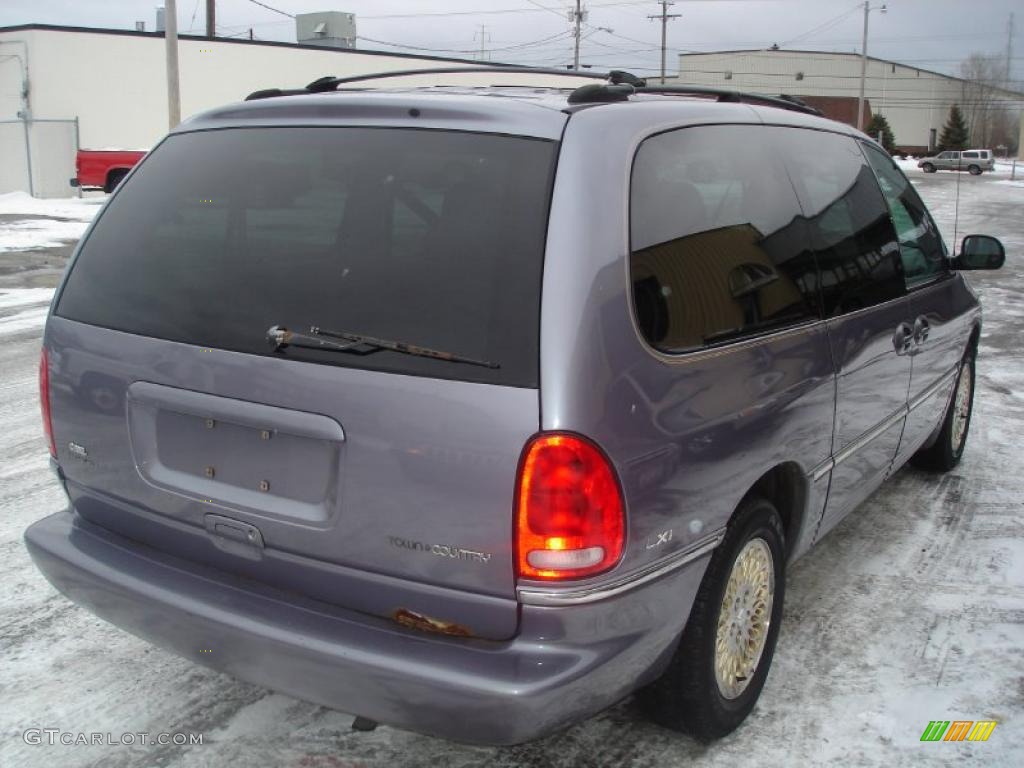 Light Iris Pearl 1997 Chrysler Town & Country LXi Exterior Photo #42120602